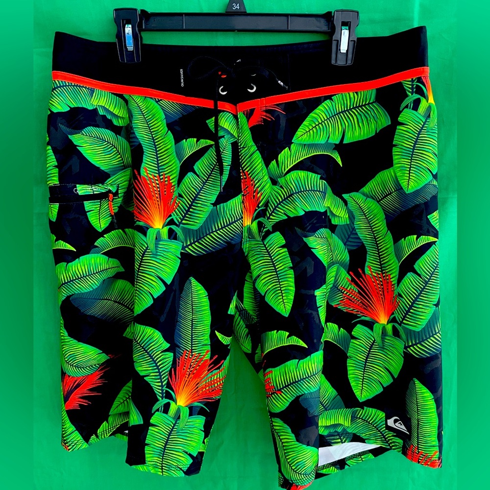 QUICKSILVER Men’s Board Shorts Black/Green/Orange Tropical size 34 10" Inseam